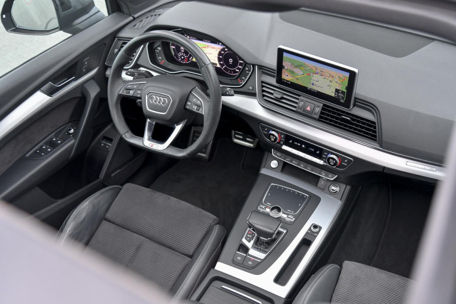 Audi Q5 55 TFSI e quattro Competition 3x S-Line. Luchtv, Massage, Pano, ACC, 360, B&O, Trekh, Keyless, Matrix, CarPlay, Sfeer!