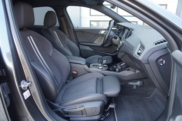 BMW 1-serie 118i Executive Edition + HARMAN KARDON / CAMERA / STOELVERWARMING