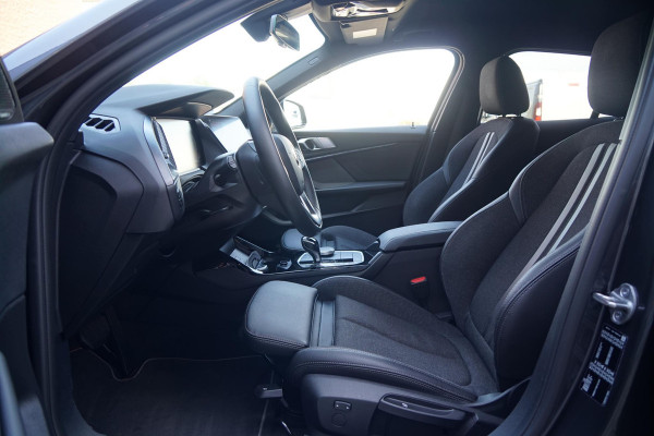BMW 1-serie 118i Executive Edition + HARMAN KARDON / CAMERA / STOELVERWARMING