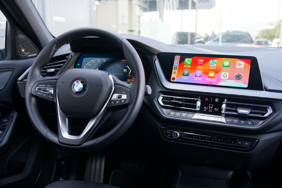 BMW 1-serie 118i Executive Edition + HARMAN KARDON / CAMERA / STOELVERWARMING