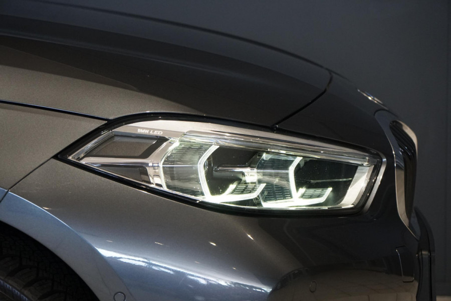 BMW 1-serie 118i Executive Edition + HARMAN KARDON / CAMERA / STOELVERWARMING