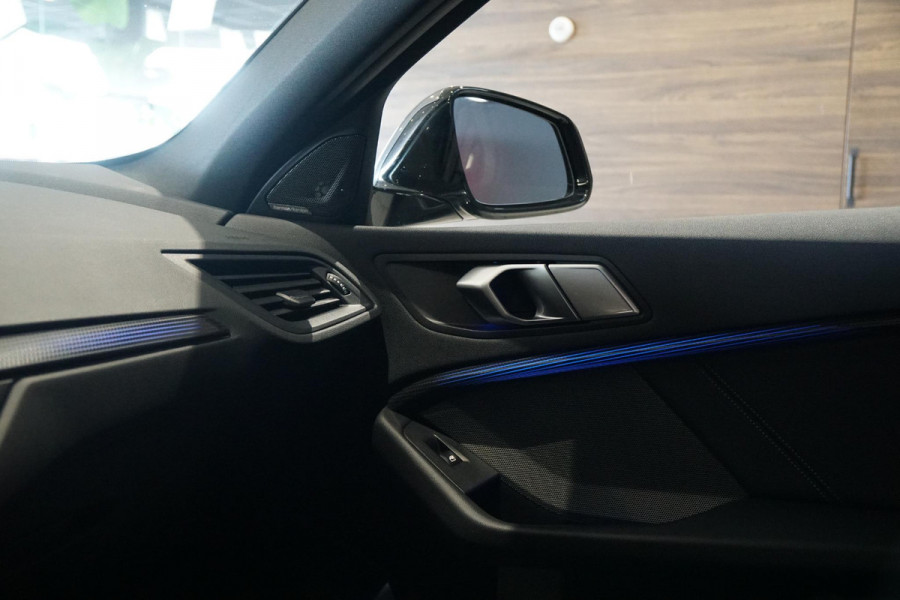 BMW 1-serie 118i Executive Edition + HARMAN KARDON / CAMERA / STOELVERWARMING