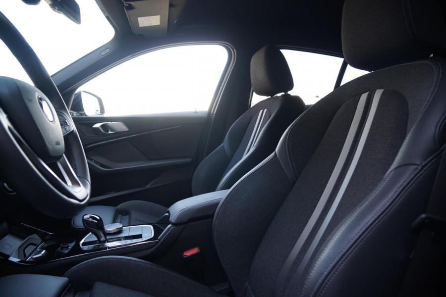BMW 1-serie 118i Executive Edition + HARMAN KARDON / CAMERA / STOELVERWARMING