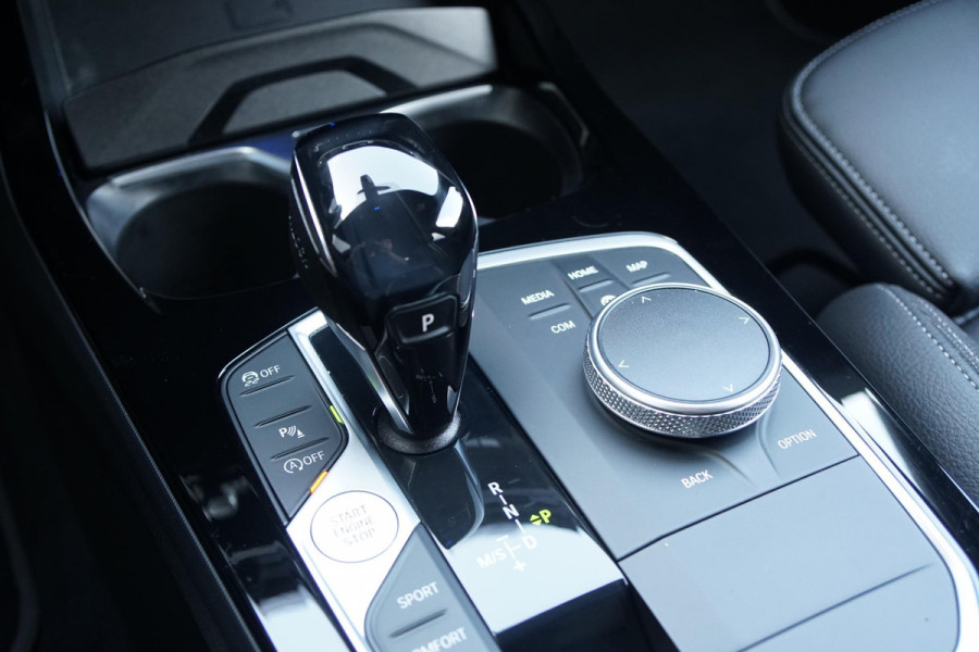 BMW 1-serie 118i Executive Edition + HARMAN KARDON / CAMERA / STOELVERWARMING