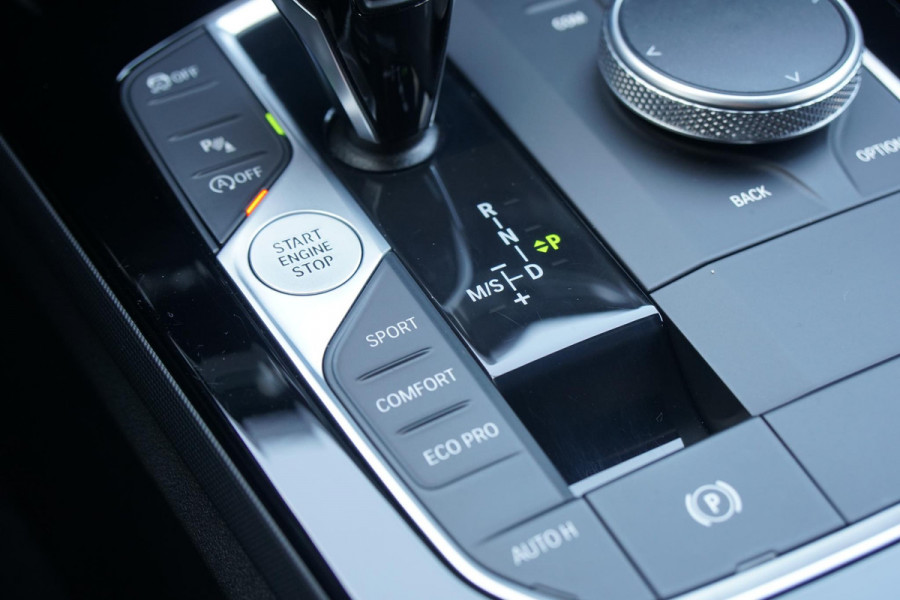 BMW 1-serie 118i Executive Edition + HARMAN KARDON / CAMERA / STOELVERWARMING