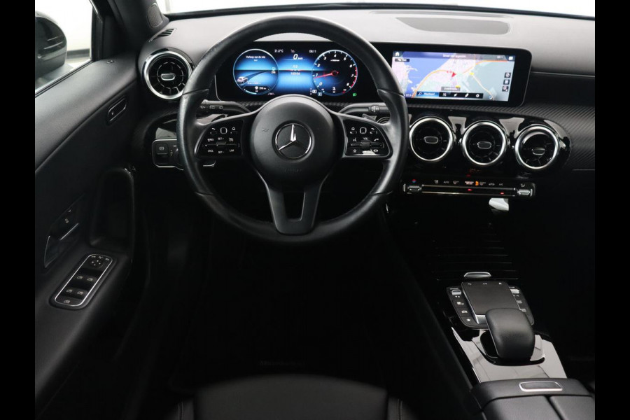 Mercedes-Benz A-Klasse 180 Business Solution | Carplay | Camera | Adaptive cruise | Automaat | Navigatie | Lane asssist | LED | Stoelverwarming