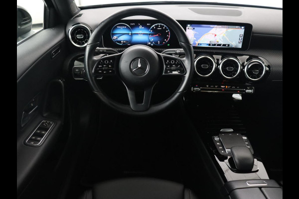Mercedes-Benz A-Klasse 180 Business Solution | Carplay | Camera | Adaptive cruise | Automaat | Navigatie | Lane asssist | LED | Stoelverwarming
