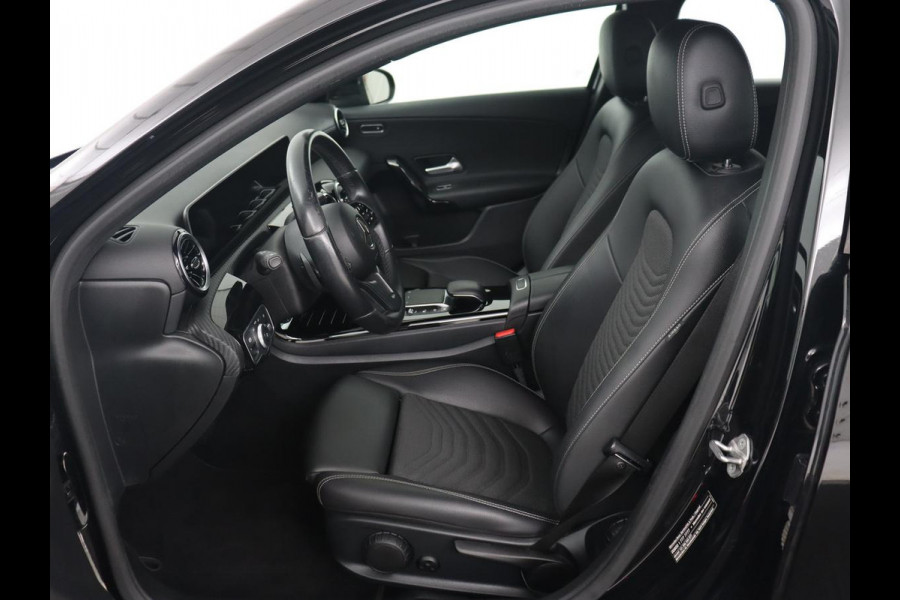 Mercedes-Benz A-Klasse 180 Business Solution | Carplay | Camera | Adaptive cruise | Automaat | Navigatie | Lane asssist | LED | Stoelverwarming