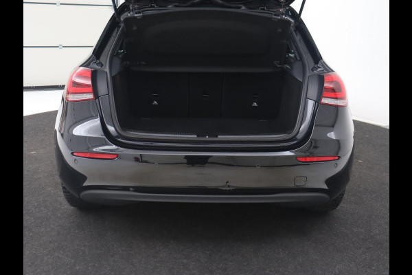 Mercedes-Benz A-Klasse 180 Business Solution | Carplay | Camera | Adaptive cruise | Automaat | Navigatie | Lane asssist | LED | Stoelverwarming