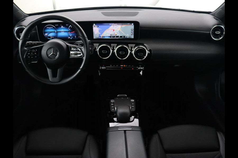 Mercedes-Benz A-Klasse 180 Business Solution | Carplay | Camera | Adaptive cruise | Automaat | Navigatie | Lane asssist | LED | Stoelverwarming