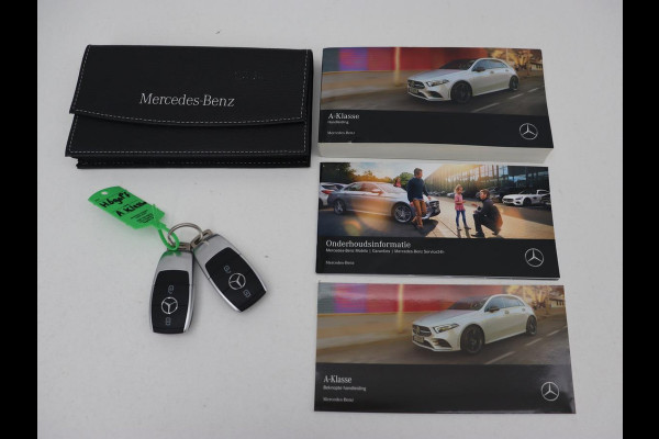 Mercedes-Benz A-Klasse 180 Business Solution | Carplay | Camera | Adaptive cruise | Automaat | Navigatie | Lane asssist | LED | Stoelverwarming