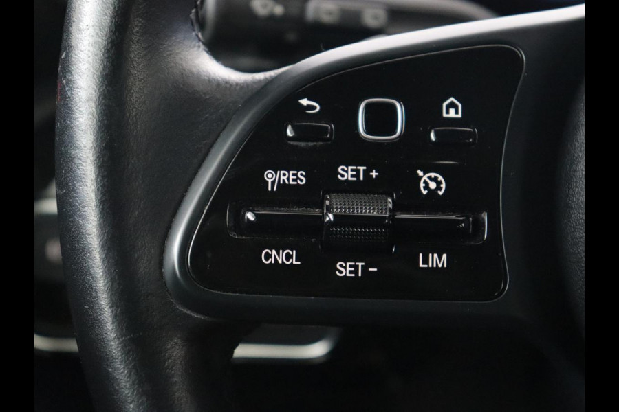 Mercedes-Benz A-Klasse 180 Business Solution | Carplay | Camera | Adaptive cruise | Automaat | Navigatie | Lane asssist | LED | Stoelverwarming