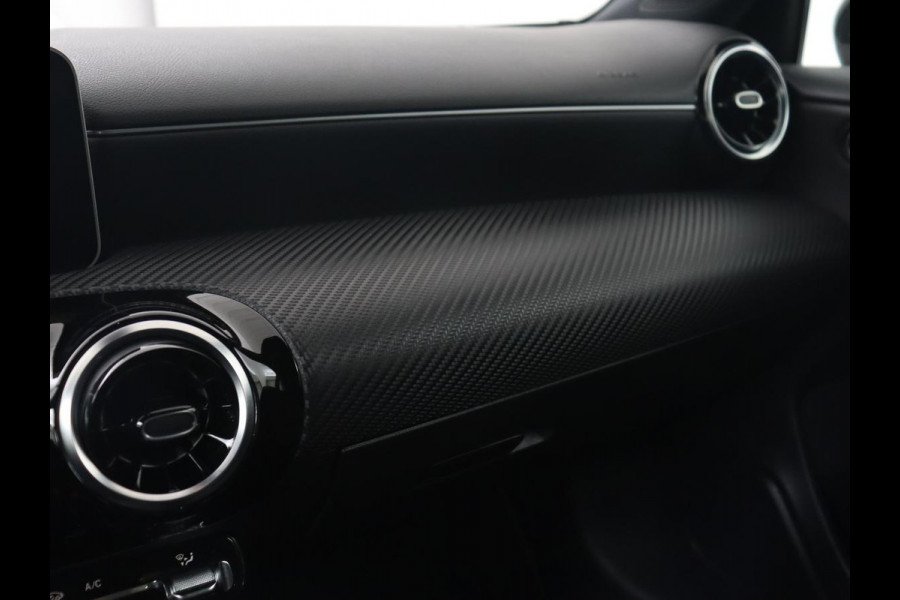 Mercedes-Benz A-Klasse 180 Business Solution | Carplay | Camera | Adaptive cruise | Automaat | Navigatie | Lane asssist | LED | Stoelverwarming