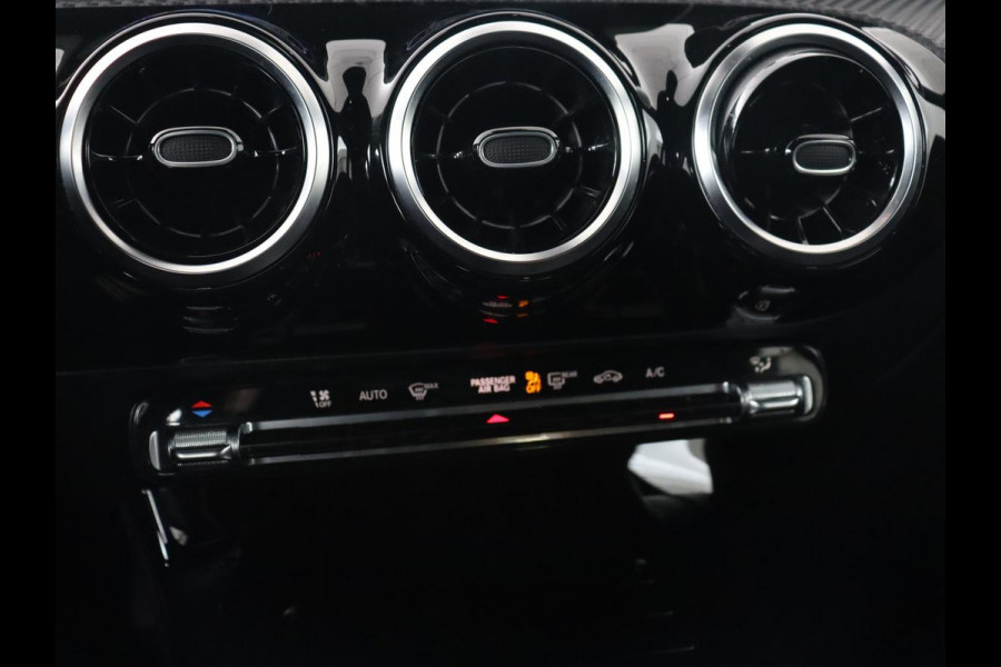 Mercedes-Benz A-Klasse 180 Business Solution | Carplay | Camera | Adaptive cruise | Automaat | Navigatie | Lane asssist | LED | Stoelverwarming