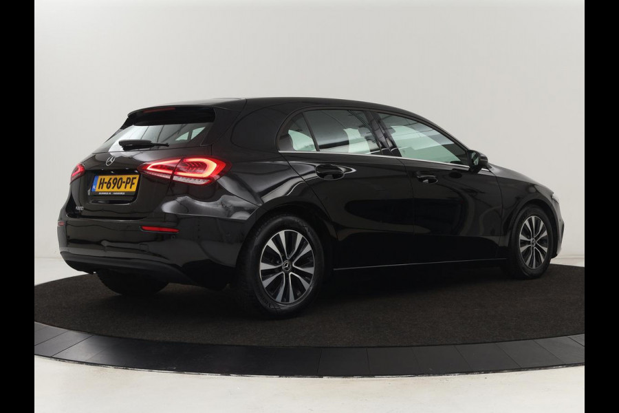 Mercedes-Benz A-Klasse 180 Business Solution | Carplay | Camera | Adaptive cruise | Automaat | Navigatie | Lane asssist | LED | Stoelverwarming