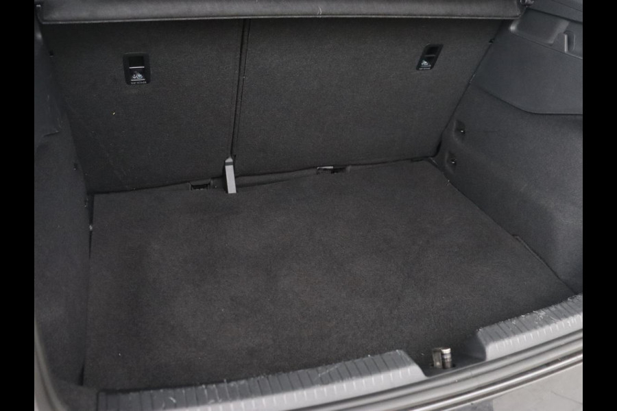 Volkswagen ID.3 Life 58 kWh | Carplay | Sfeerverlichting | Cruise Control | Stoelverwarming | Stuurverwarming | Parkeersensor | Navigatie | Climate controle