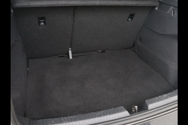 Volkswagen ID.3 Life 58 kWh | Carplay | Sfeerverlichting | Cruise Control | Stoelverwarming | Stuurverwarming | Parkeersensor | Navigatie | Climate controle