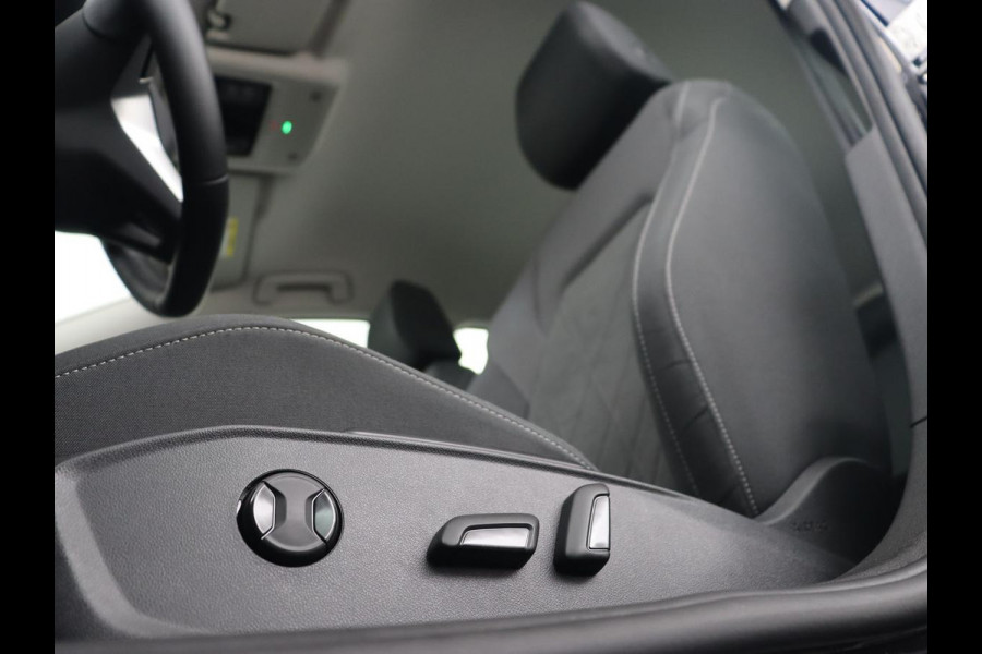 Volkswagen Golf 1.5 TSI | Carplay | Navigatie | Sfeerverlichting | Memory | Sportstoelen | Stoelverwarming | LED | Lane assist | Adaptive cruise | Climate control
