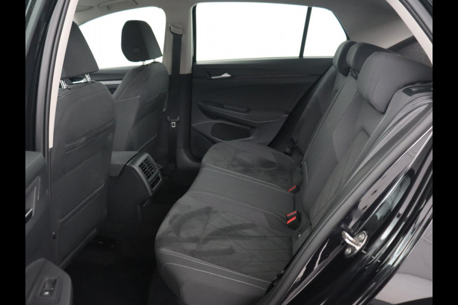 Volkswagen Golf 1.5 TSI | Carplay | Navigatie | Sfeerverlichting | Memory | Sportstoelen | Stoelverwarming | LED | Lane assist | Adaptive cruise | Climate control