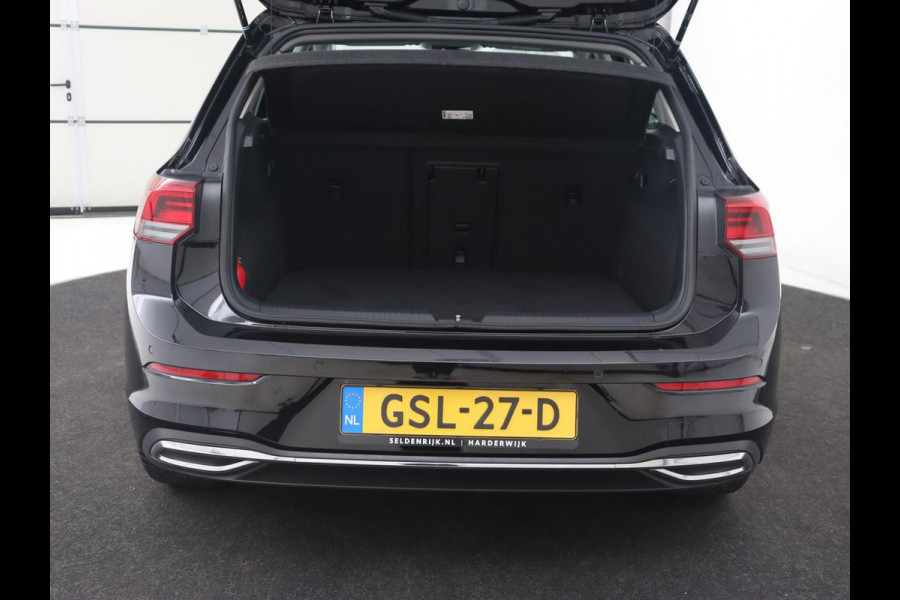 Volkswagen Golf 1.5 TSI | Carplay | Navigatie | Sfeerverlichting | Memory | Sportstoelen | Stoelverwarming | LED | Lane assist | Adaptive cruise | Climate control