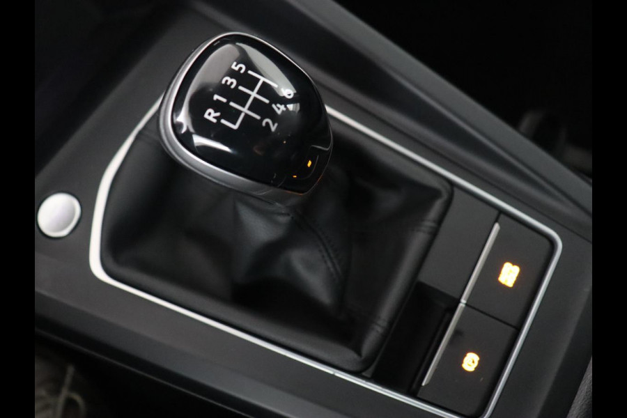 Volkswagen Golf 1.5 TSI | Carplay | Navigatie | Sfeerverlichting | Memory | Sportstoelen | Stoelverwarming | LED | Lane assist | Adaptive cruise | Climate control