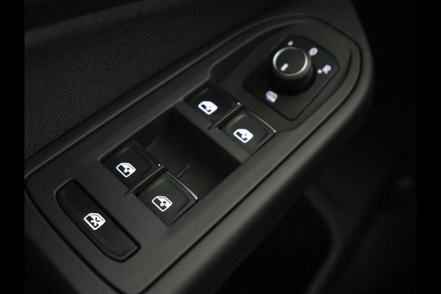 Volkswagen Golf 1.5 TSI | Carplay | Navigatie | Sfeerverlichting | Memory | Sportstoelen | Stoelverwarming | LED | Lane assist | Adaptive cruise | Climate control