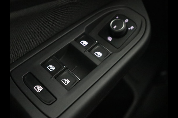 Volkswagen Golf 1.5 TSI | Carplay | Navigatie | Sfeerverlichting | Memory | Sportstoelen | Stoelverwarming | LED | Lane assist | Adaptive cruise | Climate control