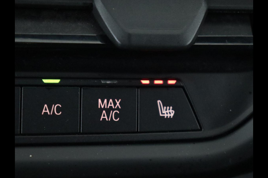 BMW 1-serie 118i High Executive | Sport line | Automaat | Carplay | Navigatie | DAB | Sfeerverlichting | Stoelverwarming | Climate controle | Cruise control | Half Leder