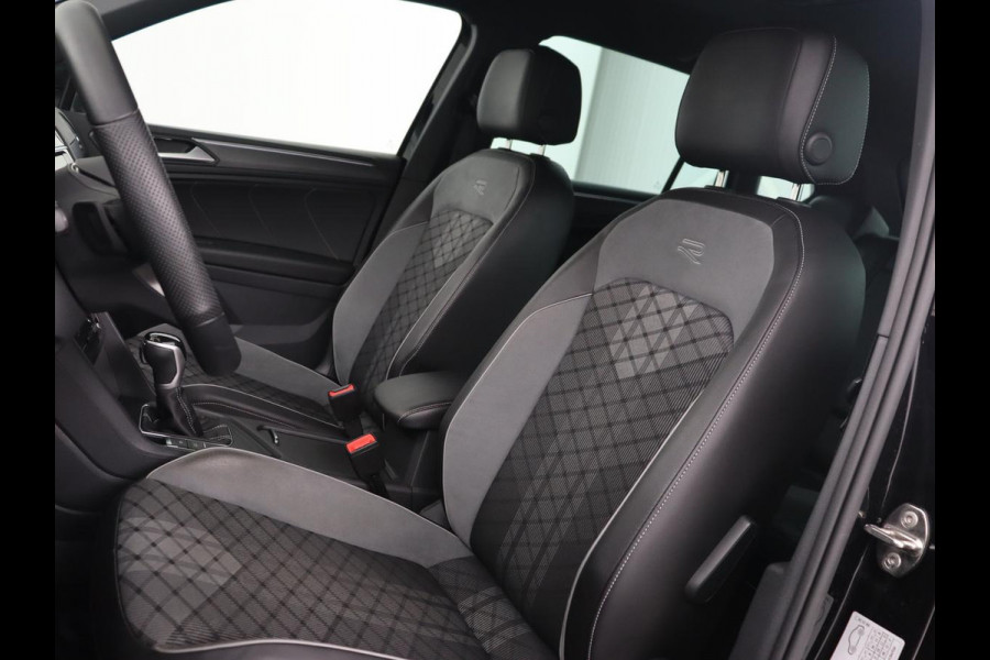 Volkswagen Tiguan 1.5 TSI R-Line Business+ | Automaat | Trekhaak | Carplay | Stoelverwarming | Stuurverwarming | Adaptive Cruise | LED | Sfeerverlichting | Climate controle | LMV 20 inch