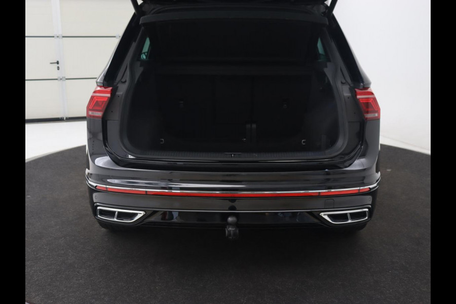 Volkswagen Tiguan 1.5 TSI R-Line Business+ | Automaat | Trekhaak | Carplay | Stoelverwarming | Stuurverwarming | Adaptive Cruise | LED | Sfeerverlichting | Climate controle | LMV 20 inch