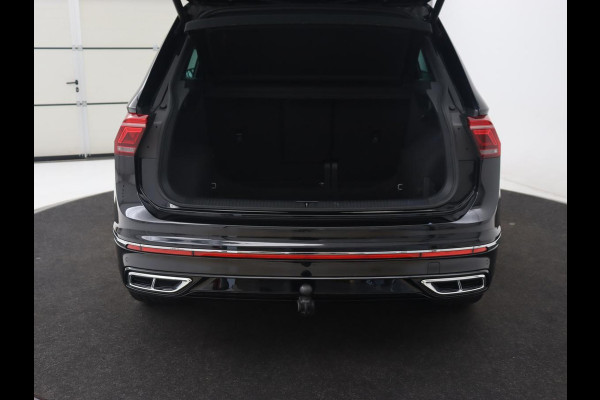 Volkswagen Tiguan 1.5 TSI R-Line Business+ | Automaat | Trekhaak | Carplay | Stoelverwarming | Stuurverwarming | Adaptive Cruise | LED | Sfeerverlichting | Climate controle | LMV 20 inch