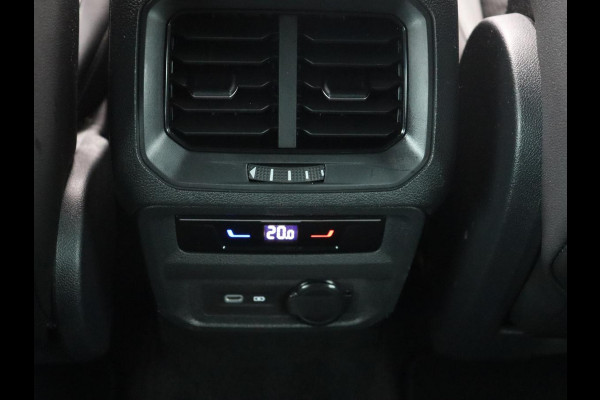 Volkswagen Tiguan 1.5 TSI R-Line Business+ | Automaat | Trekhaak | Carplay | Stoelverwarming | Stuurverwarming | Adaptive Cruise | LED | Sfeerverlichting | Climate controle | LMV 20 inch