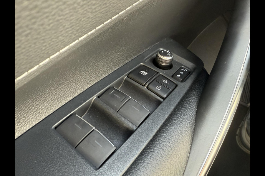 Toyota Corolla 2.0 Hybrid GR-Sport | ZOMERDEALS | CAMERA | CARPLAY | KEYLESS |
