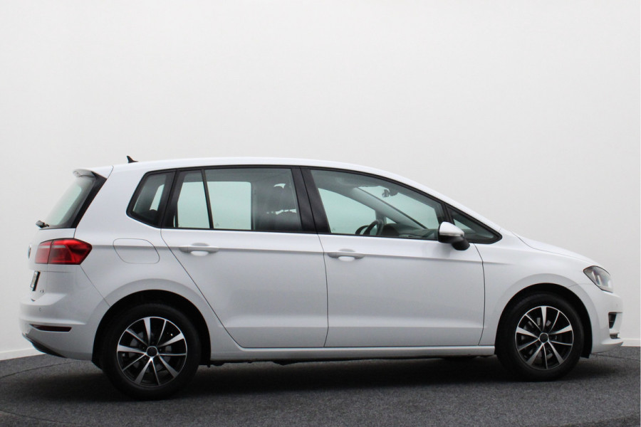 Volkswagen Golf Sportsvan 1.2 TSI Business Edition Connected Climate, Cruise, Navigatie, Bluetooth, Elektrisch Pakket, USB/AUX, 16''