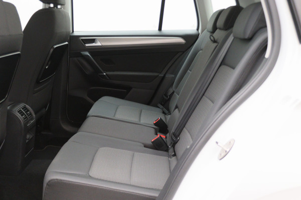 Volkswagen Golf Sportsvan 1.2 TSI Business Edition Connected Climate, Cruise, Navigatie, Bluetooth, Elektrisch Pakket, USB/AUX, 16''
