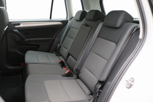 Volkswagen Golf Sportsvan 1.2 TSI Business Edition Connected Climate, Cruise, Navigatie, Bluetooth, Elektrisch Pakket, USB/AUX, 16''