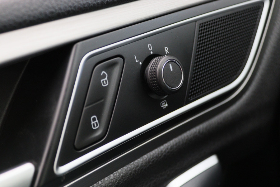 Volkswagen Golf Sportsvan 1.2 TSI Business Edition Connected Climate, Cruise, Navigatie, Bluetooth, Elektrisch Pakket, USB/AUX, 16''