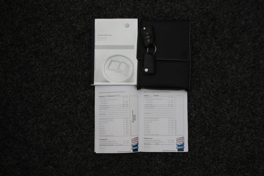Volkswagen Golf Sportsvan 1.2 TSI Business Edition Connected Climate, Cruise, Navigatie, Bluetooth, Elektrisch Pakket, USB/AUX, 16''