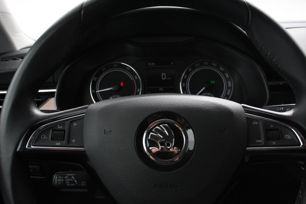 Škoda Kamiq 1.5 TSI 150pk Style DSG | Navigatie | Apple Carplay / Android Auto | Climate Control | Parkeer sensoren | DAB