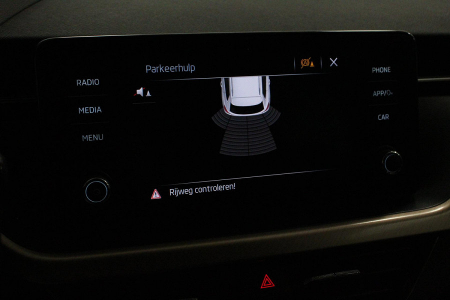 Škoda Kamiq 1.5 TSI 150pk Style DSG | Navigatie | Apple Carplay / Android Auto | Climate Control | Parkeer sensoren | DAB