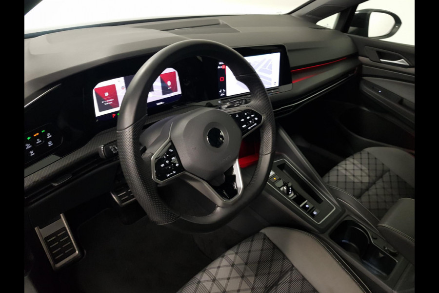 Volkswagen Golf 1.5 eTSI 150pk DSG R-Line | Navigatie | Climate Control | Camera | Parkeer sensoren | Led+IQ light | 18"Lichtmetalen Velgen | Trekhaak | Winter pakket | Digitale Cockpit