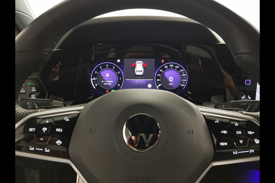 Volkswagen Golf 1.5 eTSI 150pk DSG R-Line | Navigatie | Climate Control | Camera | Parkeer sensoren | Led+IQ light | 18"Lichtmetalen Velgen | Trekhaak | Winter pakket | Digitale Cockpit