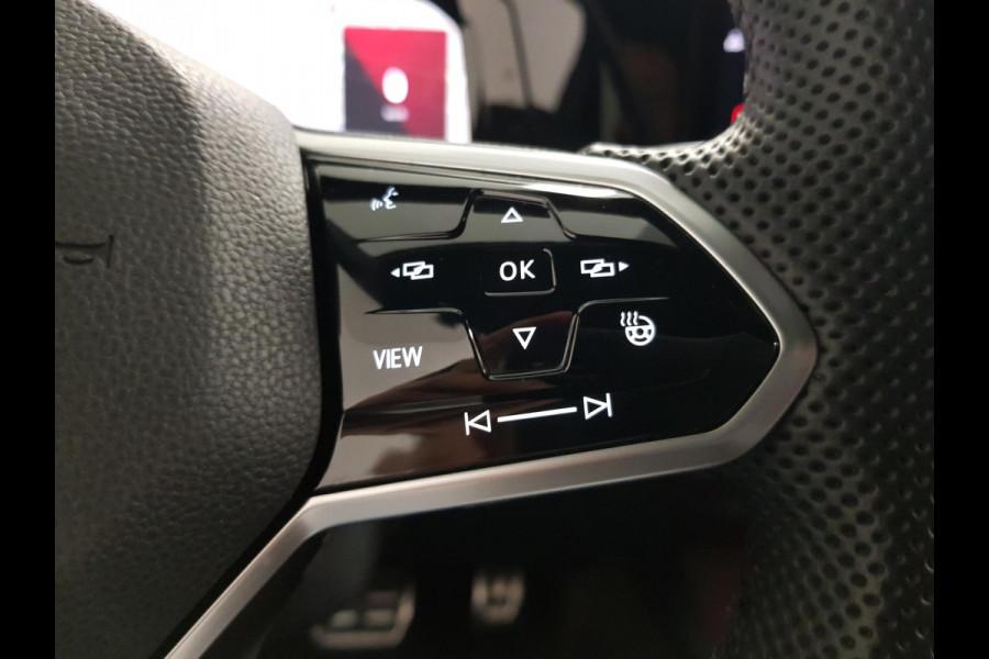 Volkswagen Golf 1.5 eTSI 150pk DSG R-Line | Navigatie | Climate Control | Camera | Parkeer sensoren | Led+IQ light | 18"Lichtmetalen Velgen | Trekhaak | Winter pakket | Digitale Cockpit