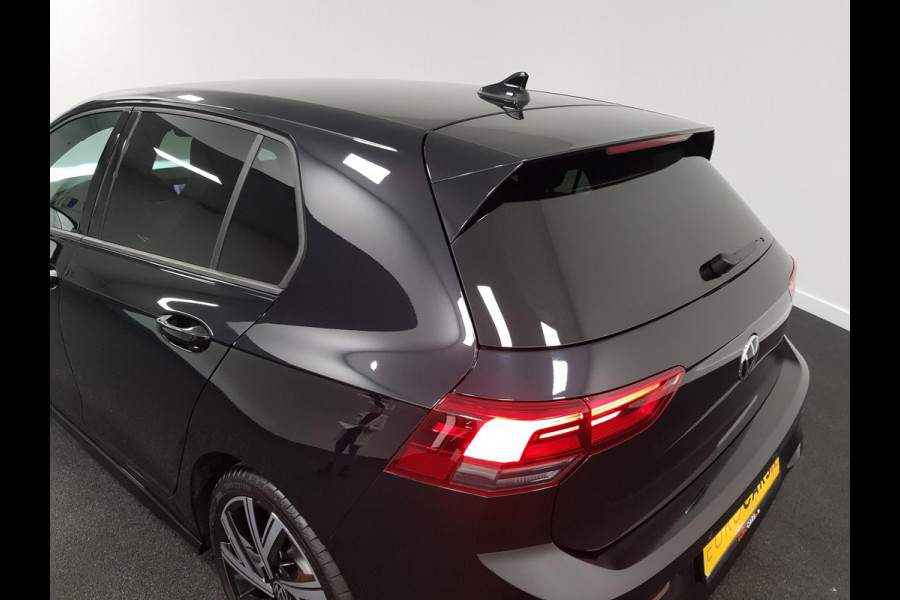 Volkswagen Golf 1.5 eTSI 150pk DSG R-Line | Navigatie | Climate Control | Camera | Parkeer sensoren | Led+IQ light | 18"Lichtmetalen Velgen | Trekhaak | Winter pakket | Digitale Cockpit