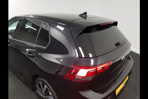 Volkswagen Golf 1.5 eTSI 150pk DSG R-Line | Navigatie | Climate Control | Camera | Parkeer sensoren | Led+IQ light | 18"Lichtmetalen Velgen | Trekhaak | Winter pakket | Digitale Cockpit