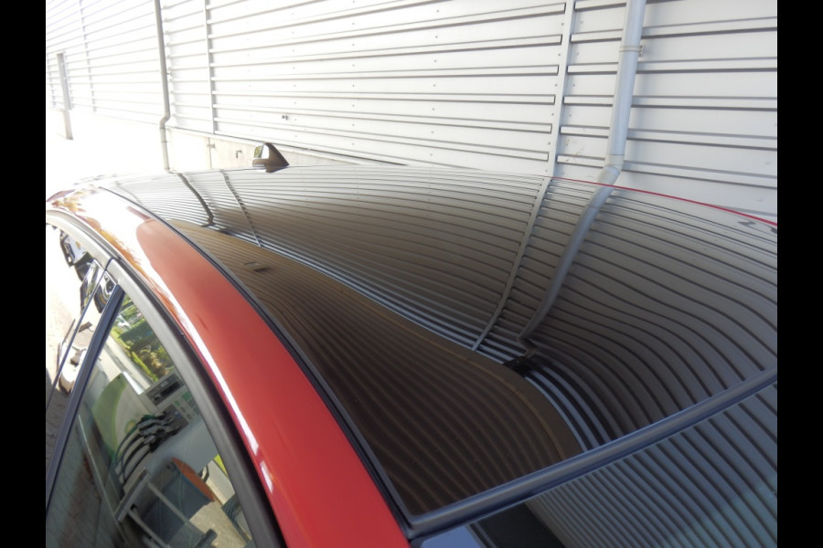 Peugeot 208 Hybrid e-DCS6 GT | 135pk | 360 Camera | Panoramadak |