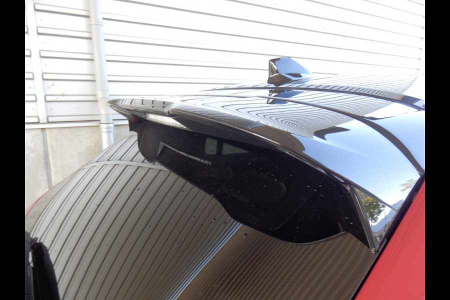 Peugeot 208 Hybrid e-DCS6 GT | 135pk | 360 Camera | Panoramadak |