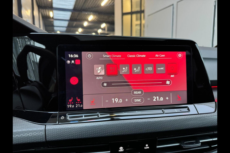 Volkswagen Golf 2.0 TSI GTI 245+PK LED+IQ/PANO/HALF ALCANTARA+S.VERWARMING/19"/CAM/LINE/ACC/ECC/12 MND GARANTIE!