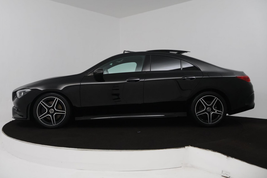 Mercedes-Benz CLA-Klasse 200 Business Solution AMG (PANORAMADAK, SFEERVERLICHTING, STOELVERWARMING, CAMERA, PARKEERSENSOREN)