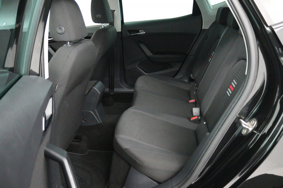 Seat Ibiza 1.0 TSI FR Business Intense (ACHTERUITRIJCAMERA, CRUISE CONTROL ADAPTIEF, NAVIGATIE CARPLAY, PARKEERSENSOREN)